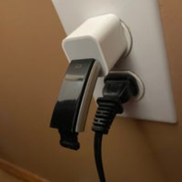 USED fitbit - Picture 4 of 5